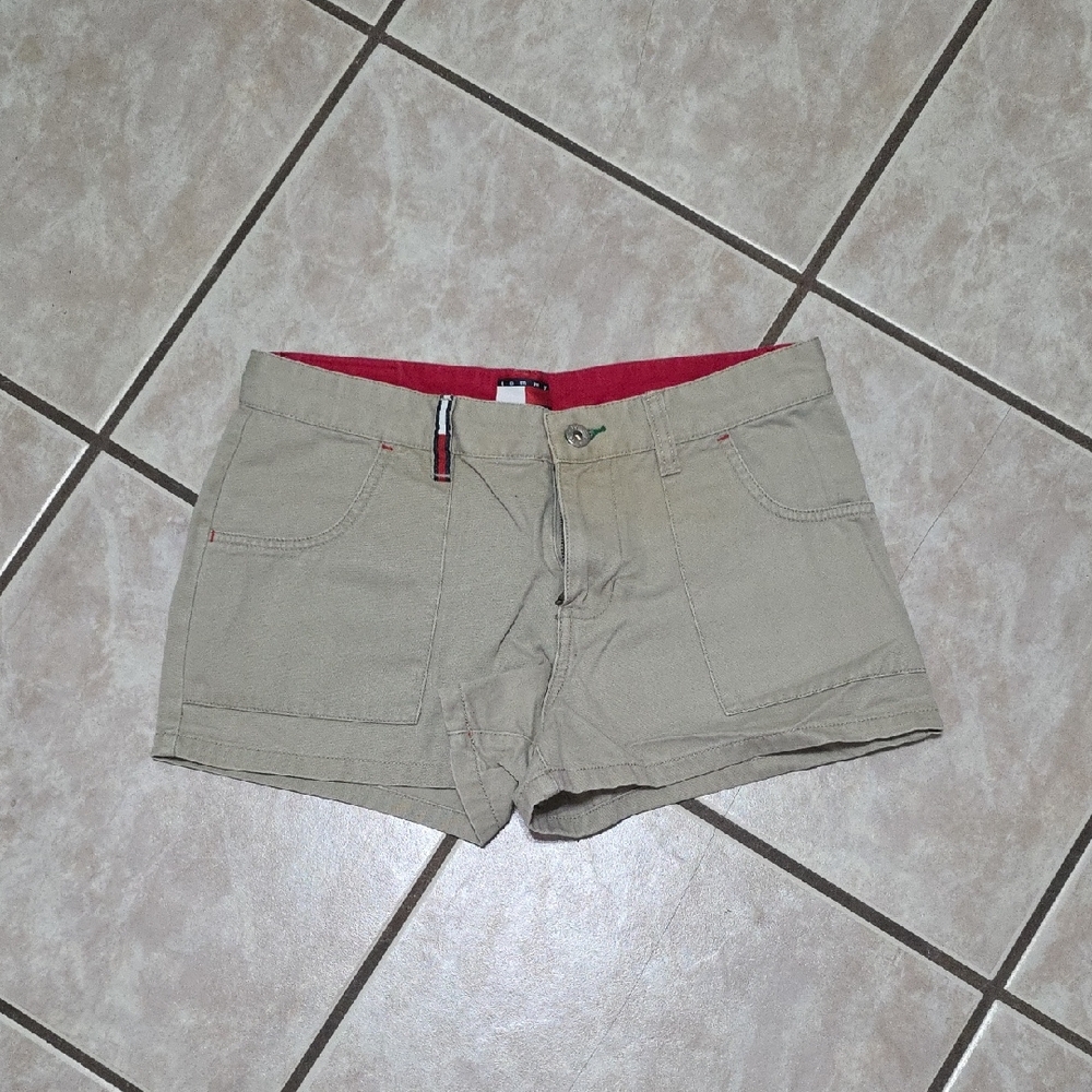 Tommy Hilfiger Tan Cargo Shorts with Classic Style